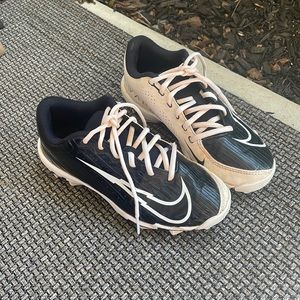 Youth softball/baseball cleats